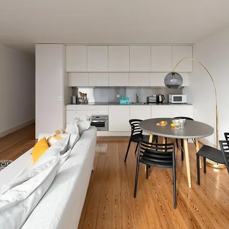 Modern Spacious Interior Well Connected Лісабон