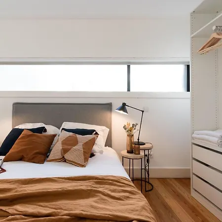 Modern Spacious Interior Well Connected Апартаменти