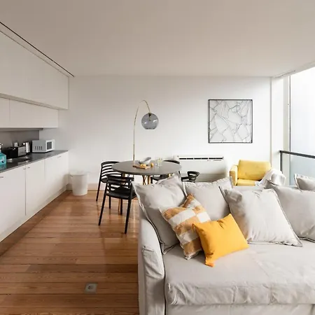 Modern Spacious Interior Well Connected Лісабон