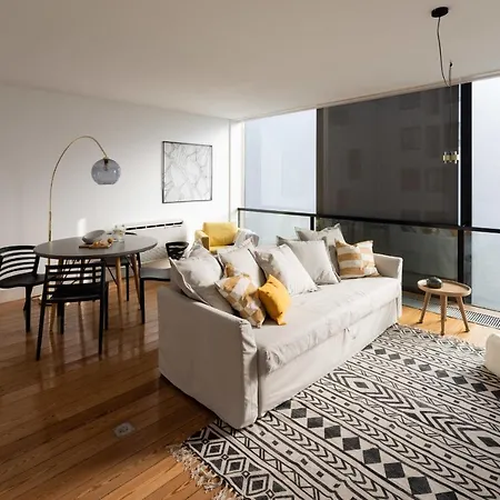 Modern Spacious Interior Well Connected Апартаменти Лісабон