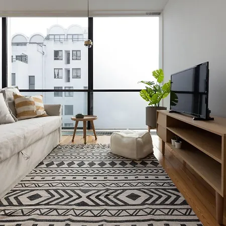 Modern Spacious Interior Well Connected Lägenhet *